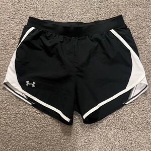 Under Armour Women's Athletic Shorts in Black and White Xsmall